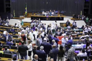 Câmara dos Deputados aprova piso nacional para enfermagem