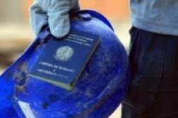 Desemprego fecha 2012 em 5,5%, a menor taxa da série histórica