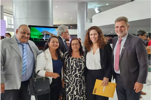 Fórum da enfermagem entrega documento sobre piso ao presidente Lula