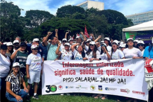 Ato da enfermagem cobra MP para implentar piso da categoria