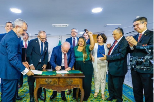 Presidente Lula sanciona lei que garante recuros para  piso da enfermagem