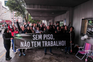Greve pelo piso da enfermagem entre no quarto dia; trabalhadores esperam negociação